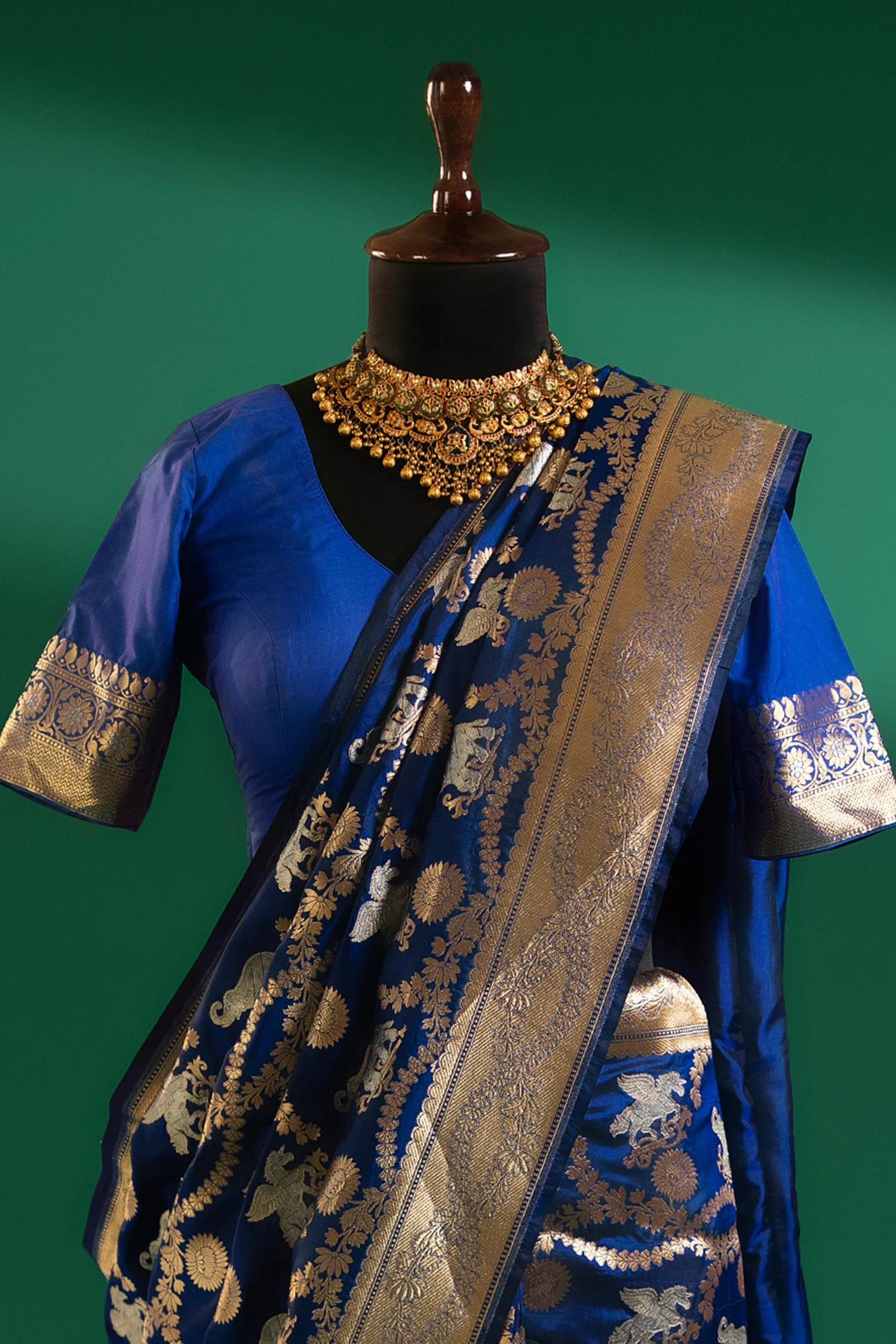 Blue Banarasi Silk Animal Motif All Over Woven Saree - Image 3