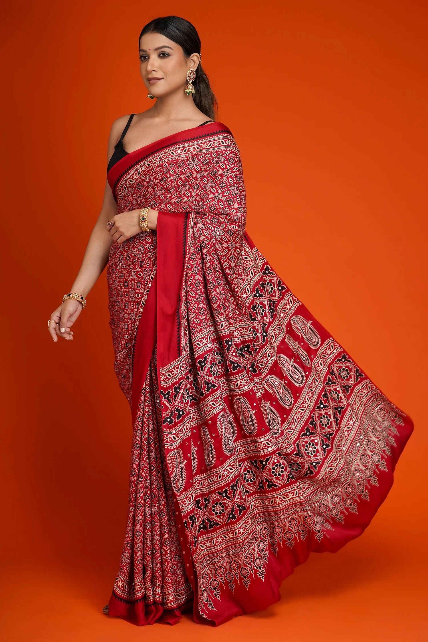 Maroon Art Silk Kalamkari Printed Saree with Paisley Motifs - Image 3