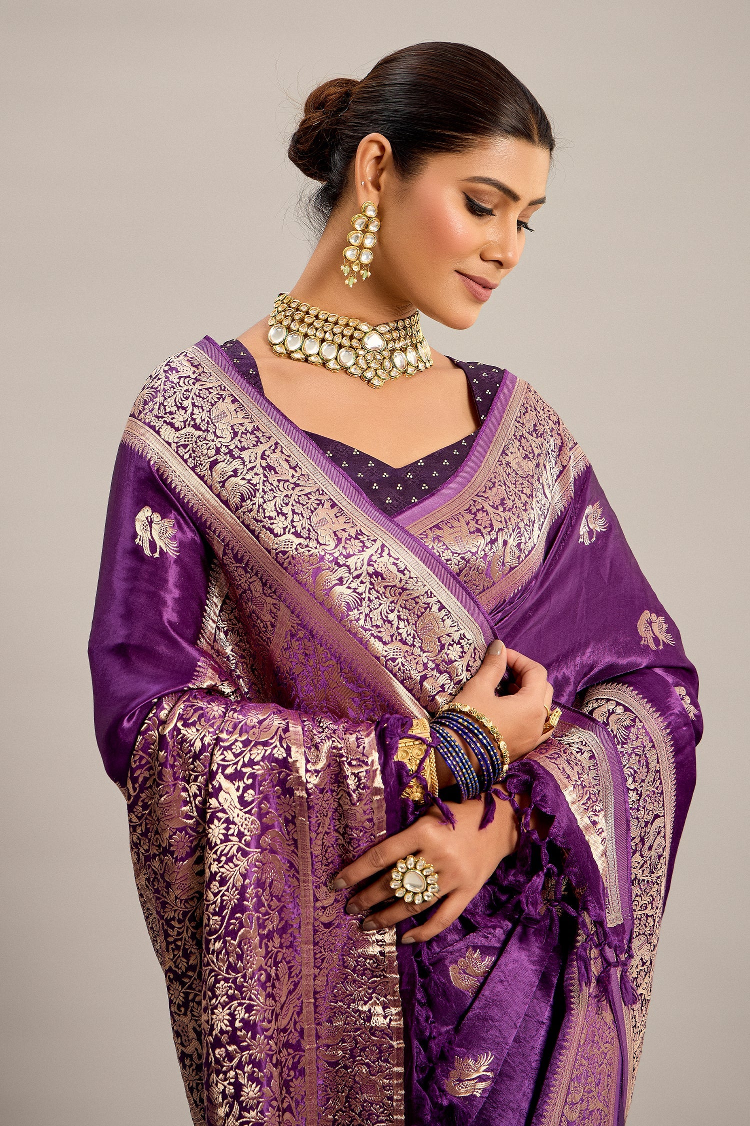 Palatinate Purple Satin Silk Bird and Animal Motif Woven Saree - Image 3
