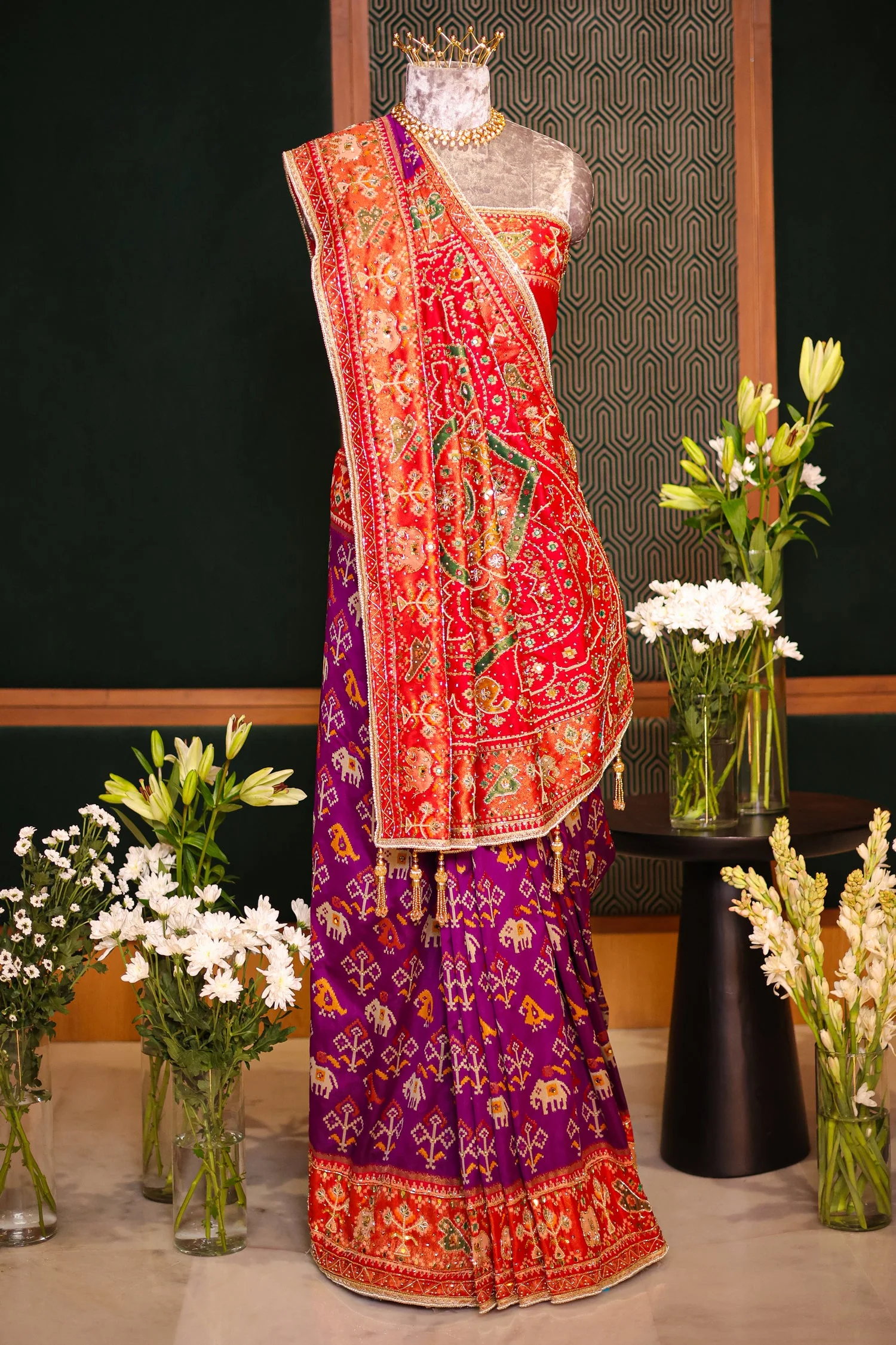 Purple Silk Woven Patola Saree with Handwork Pallu and Border - Image 4