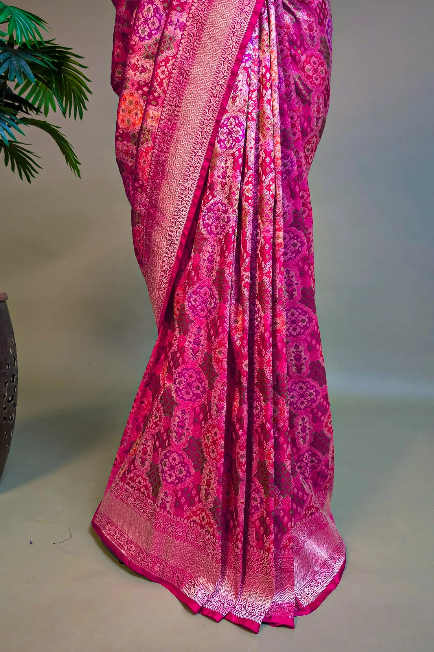 Rani Pink Silk Traditional Woven Saree - Image 4