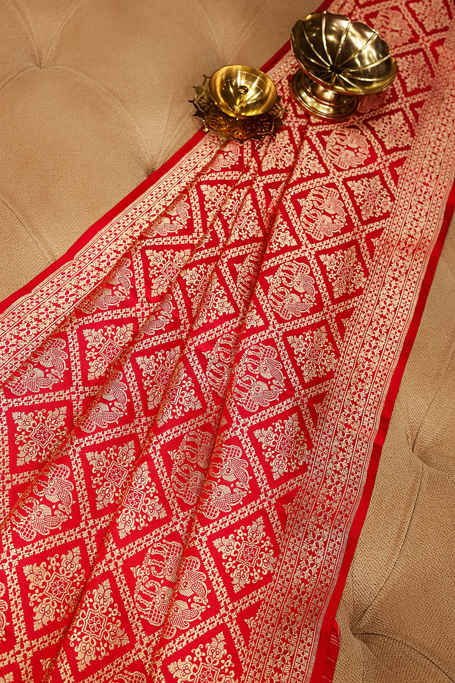 Red Banarasi Silk Traditional Checks Woven Saree - Image 3