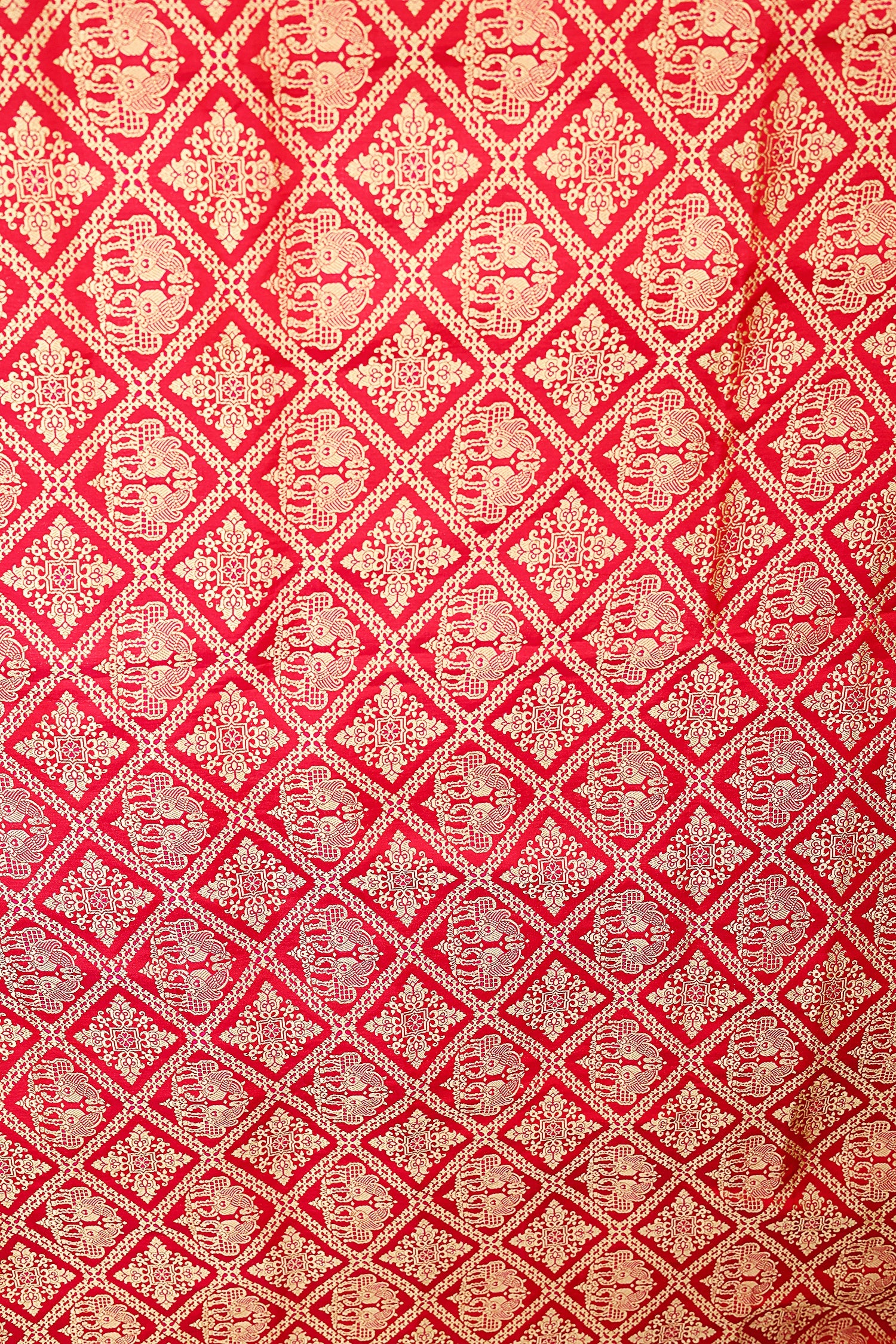 Red Banarasi Silk Traditional Checks Woven Saree - Image 4